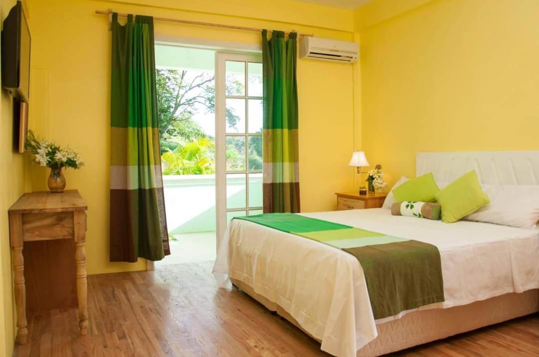 Diamond View Cottages Розо Екстериор снимка